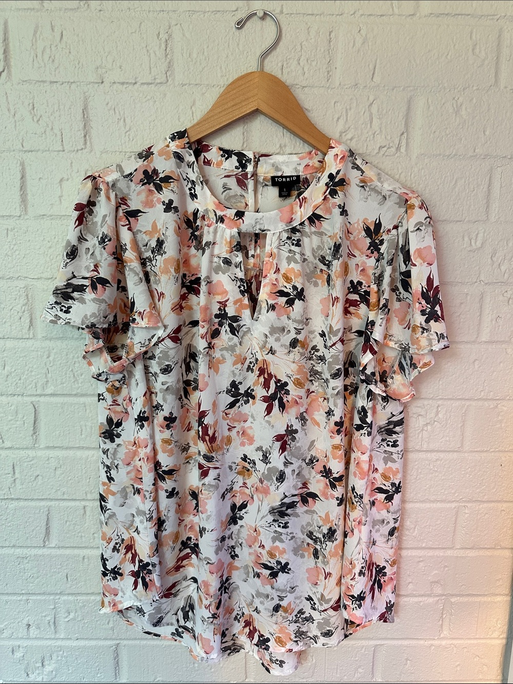 Torrid White Floral Short Flutter Sleeve Blouse with Pink & Peach Accents